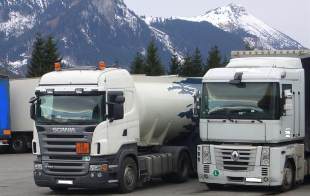kfz mit berge schmales bild